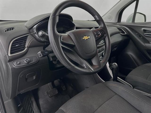 Photo of 2018 Silver Ice Metallic Chevrolet Trax