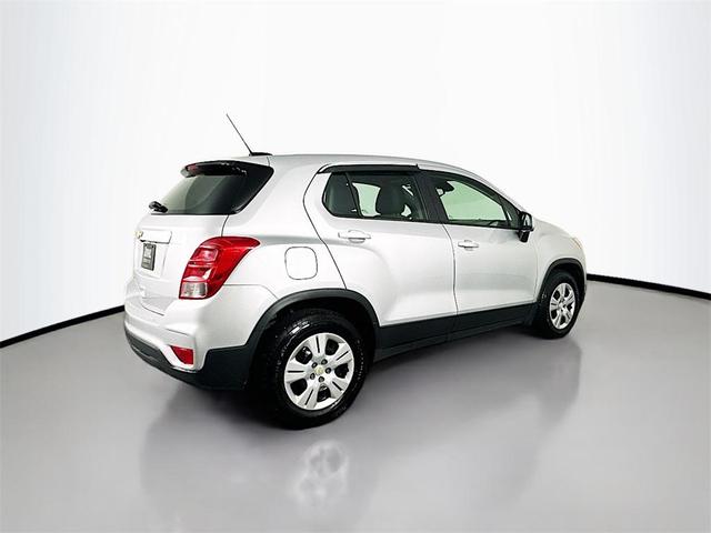 Photo of 2018 Silver Ice Metallic Chevrolet Trax