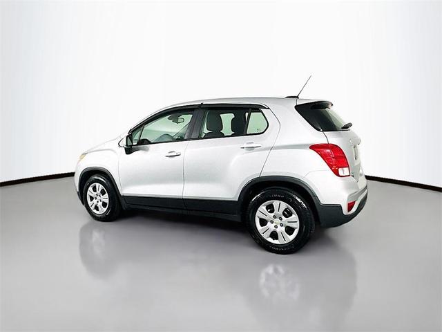 Photo of 2018 Silver Ice Metallic Chevrolet Trax