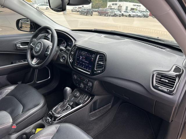 Photo of 2018 Granite Crystal Metallic Clearcoat Jeep Compass