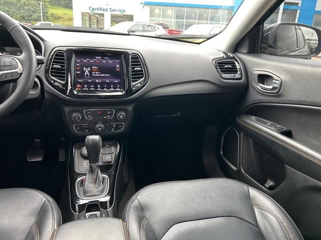 Photo of 2018 Granite Crystal Metallic Clearcoat Jeep Compass