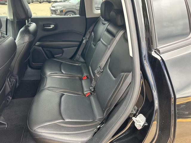 Photo of 2018 Granite Crystal Metallic Clearcoat Jeep Compass