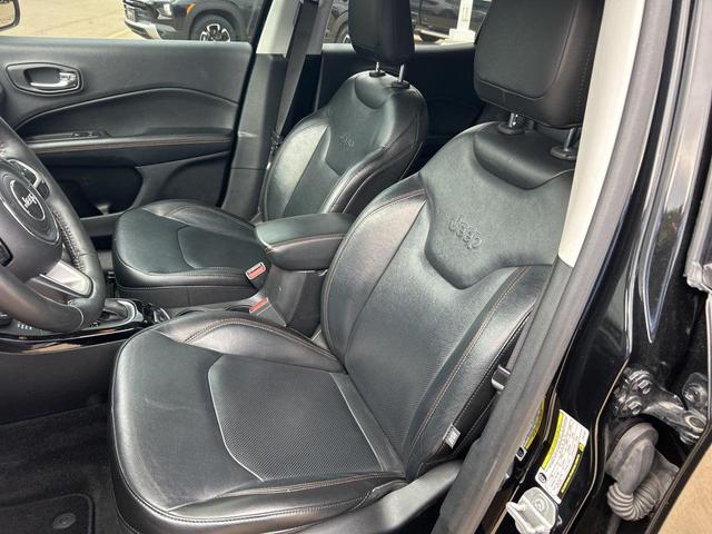 Photo of 2018 Granite Crystal Metallic Clearcoat Jeep Compass