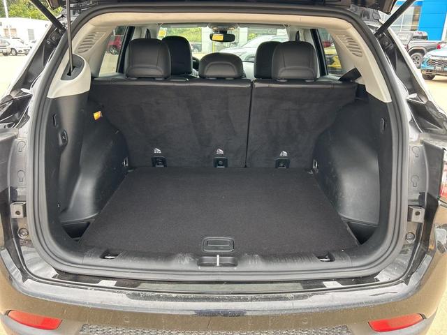 Photo of 2018 Granite Crystal Metallic Clearcoat Jeep Compass