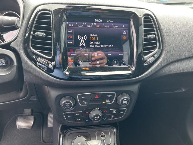 Photo of 2018 Granite Crystal Metallic Clearcoat Jeep Compass