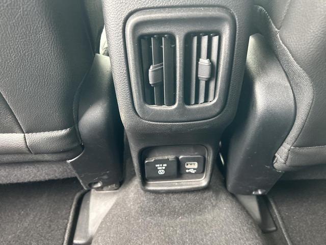 Photo of 2018 Granite Crystal Metallic Clearcoat Jeep Compass