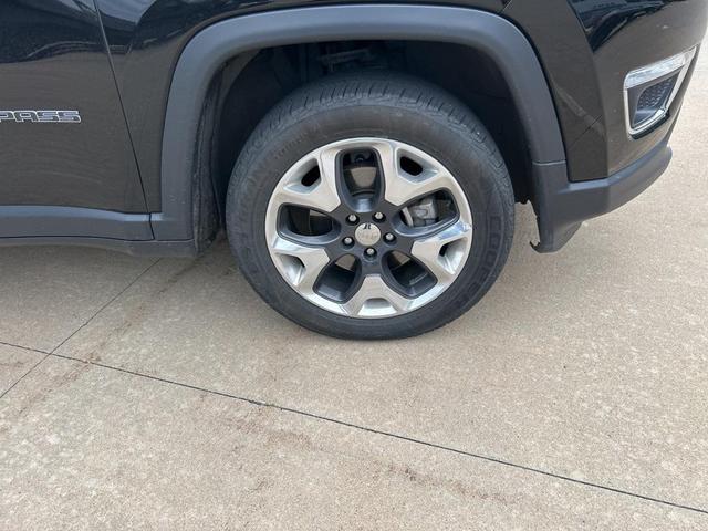 Photo of 2018 Granite Crystal Metallic Clearcoat Jeep Compass