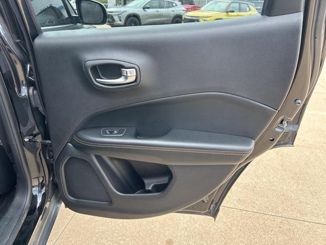 Photo of 2018 Granite Crystal Metallic Clearcoat Jeep Compass