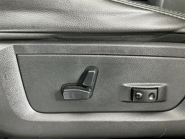 Photo of 2015 Maroon RAM 1500