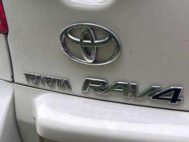 Photo of 2009 Super White Toyota RAV4