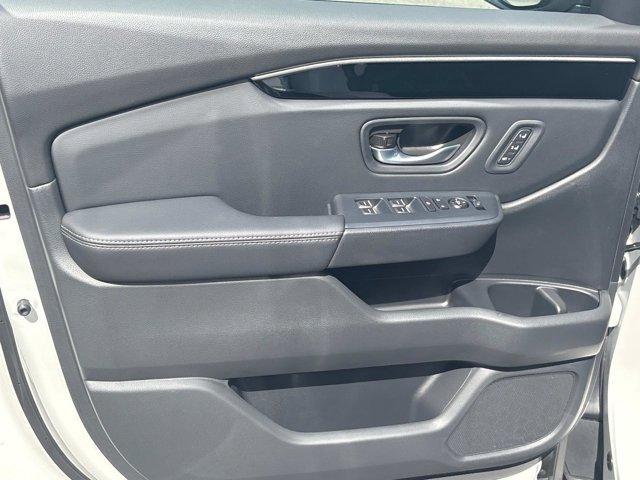 Photo of 2025 Platinum White Pearl Honda Pilot