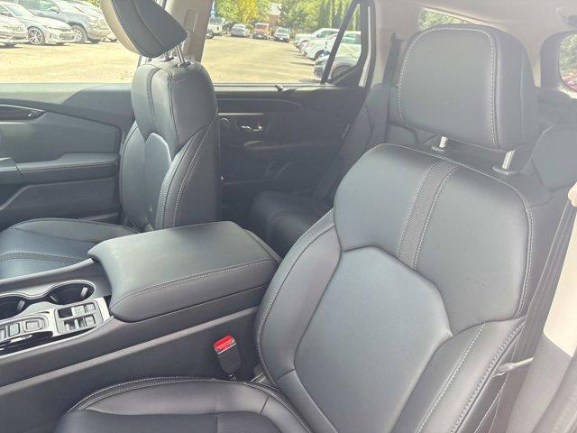 Photo of 2025 Platinum White Pearl Honda Pilot