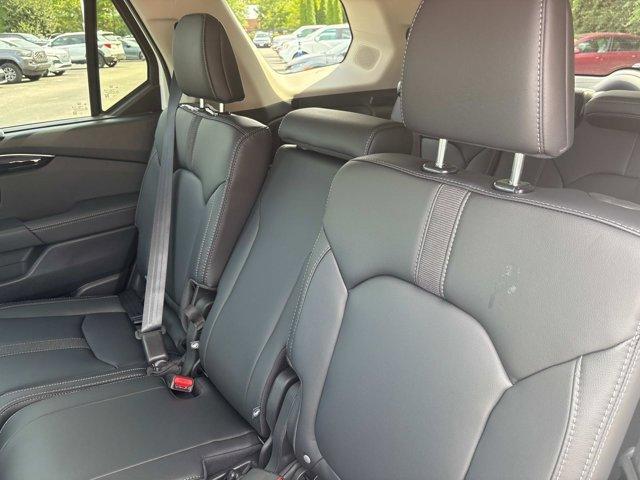 Photo of 2025 Platinum White Pearl Honda Pilot