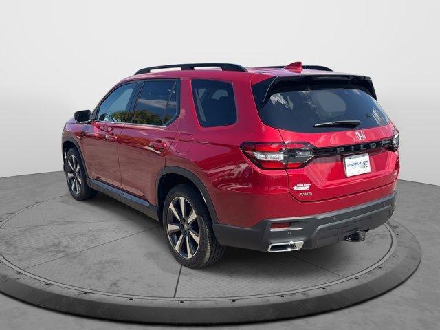 Photo of 2023 Radiant Red Metallic II Honda Pilot
