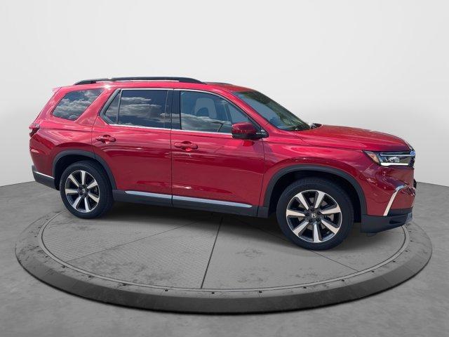 Photo of 2023 Radiant Red Metallic II Honda Pilot