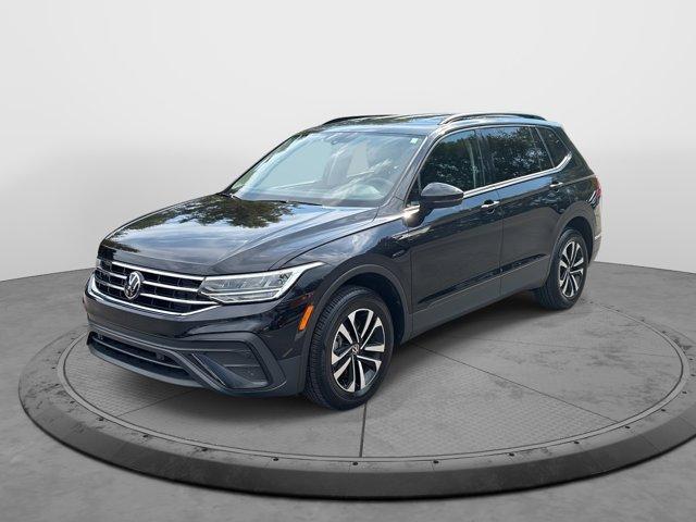 Photo of 2023 Deep Black Pearl Effect Volkswagen Tiguan