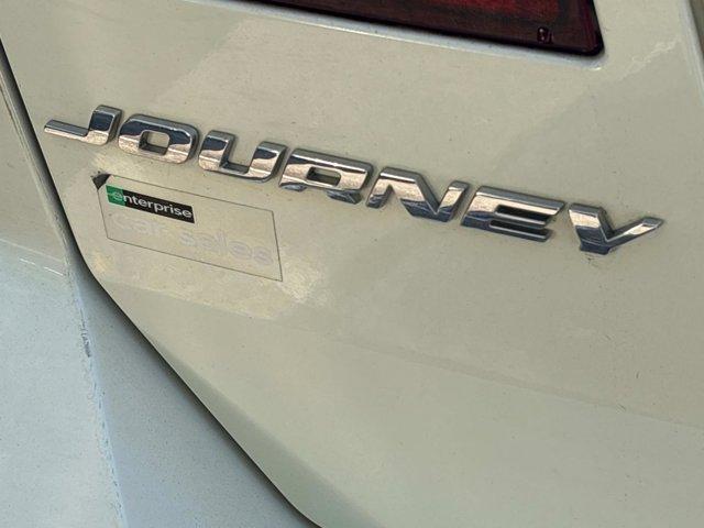 Photo of 2015 White Dodge Journey