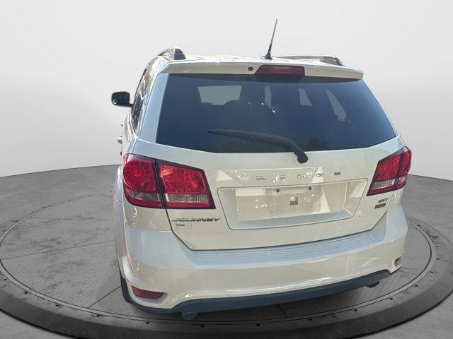 Photo of 2015 White Dodge Journey