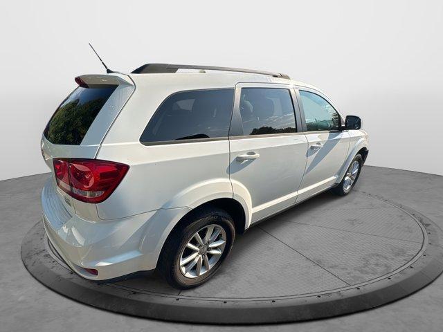 Photo of 2015 White Dodge Journey