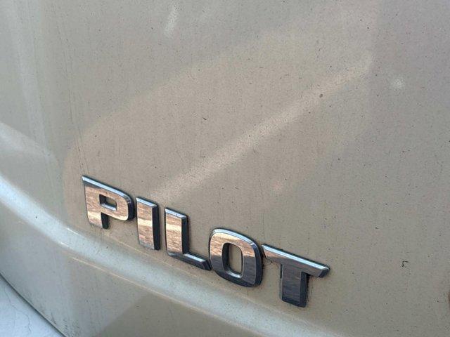 Photo of 2011 Taffeta White Honda Pilot