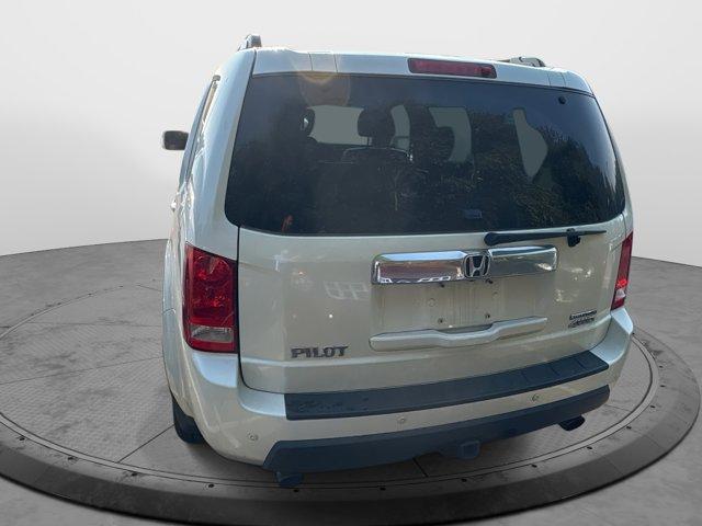 Photo of 2011 Taffeta White Honda Pilot