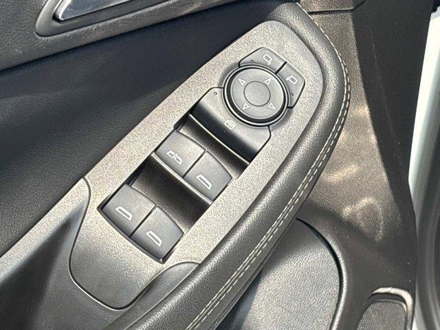Photo of 2022 Summit White Buick Encore GX