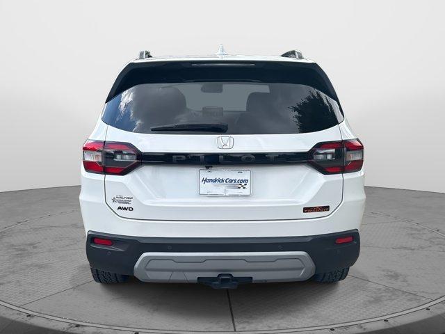 Photo of 2024 Platinum White Pearl Honda Pilot