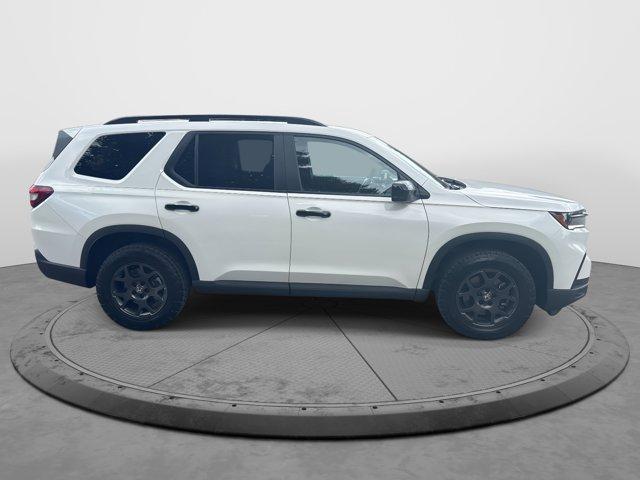 Photo of 2024 Platinum White Pearl Honda Pilot