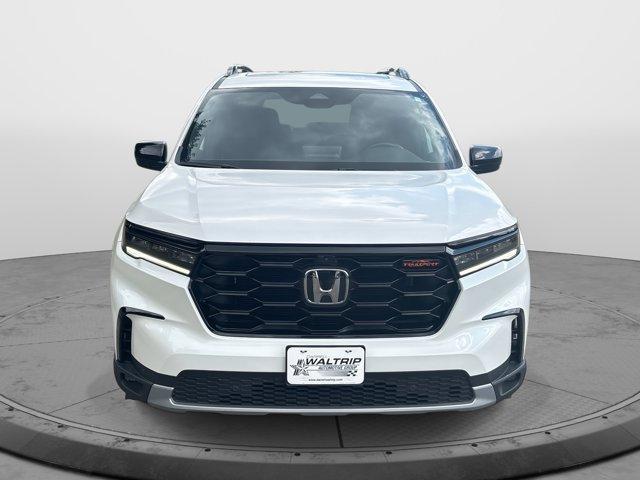 Photo of 2024 Platinum White Pearl Honda Pilot