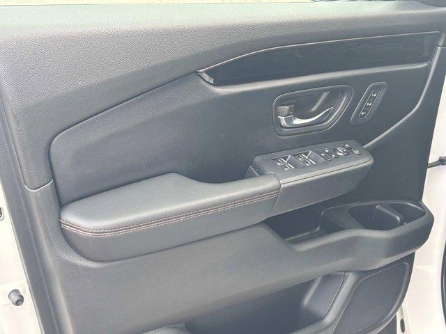 Photo of 2024 Platinum White Pearl Honda Pilot