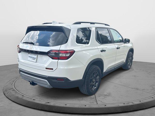 Photo of 2024 Platinum White Pearl Honda Pilot