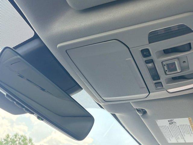 Photo of 2021 Blizzard Pearl Toyota Highlander