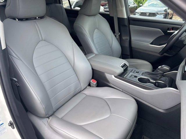 Photo of 2021 Blizzard Pearl Toyota Highlander