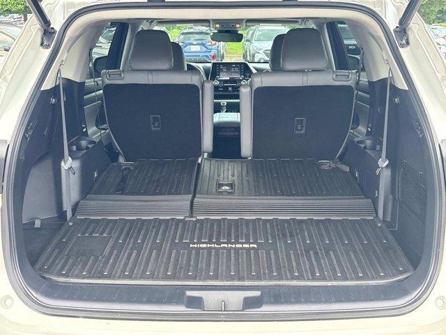 Photo of 2021 Blizzard Pearl Toyota Highlander