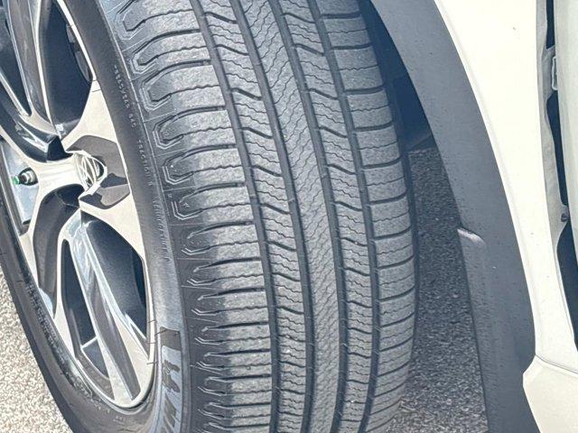 Photo of 2021 Blizzard Pearl Toyota Highlander