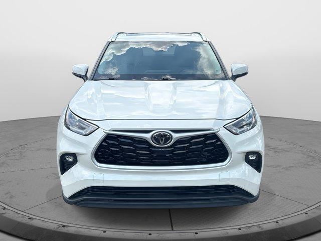 Photo of 2021 Blizzard Pearl Toyota Highlander