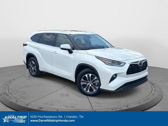 Photo of 2021 Blizzard Pearl Toyota Highlander
