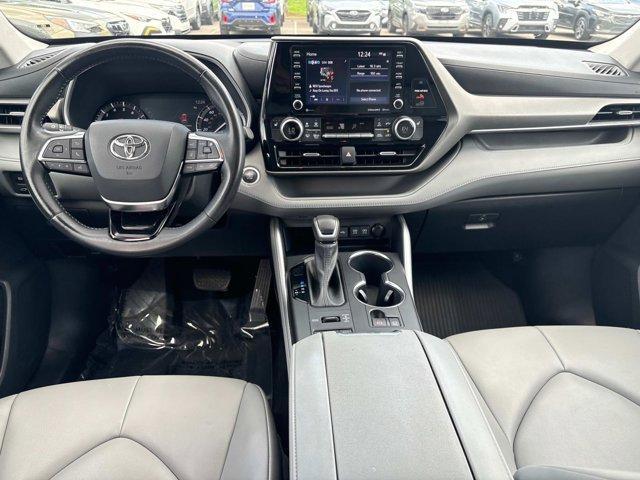 Photo of 2021 Blizzard Pearl Toyota Highlander