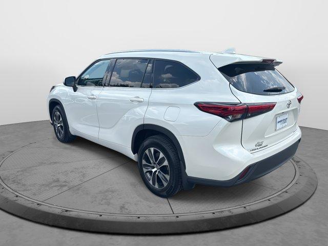 Photo of 2021 Blizzard Pearl Toyota Highlander