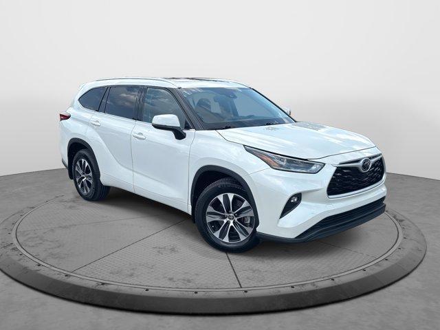 Photo of 2021 Blizzard Pearl Toyota Highlander