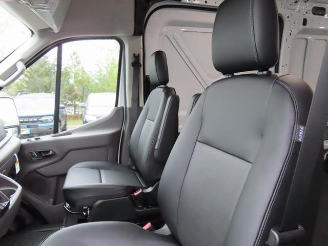 Photo of 2025 Oxford White Ford Transit-250
