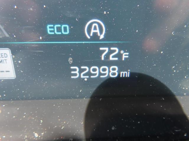 Photo of 2024 Glacial White Pearl Kia Telluride