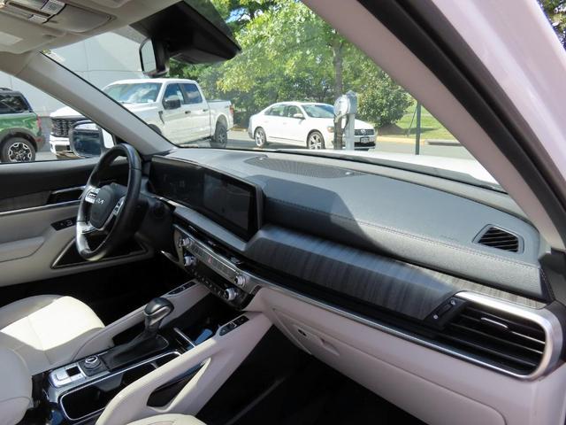Photo of 2024 Glacial White Pearl Kia Telluride