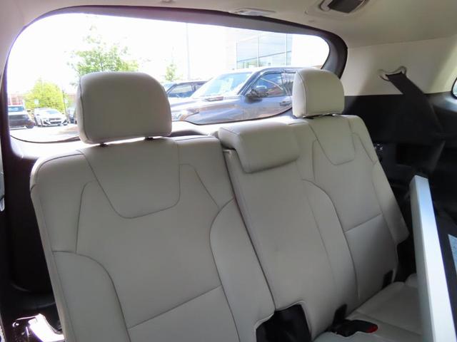 Photo of 2024 Glacial White Pearl Kia Telluride