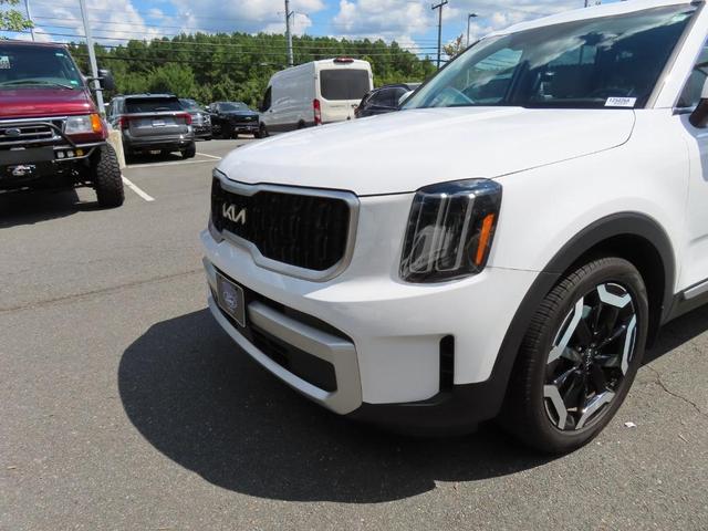 Photo of 2024 Glacial White Pearl Kia Telluride