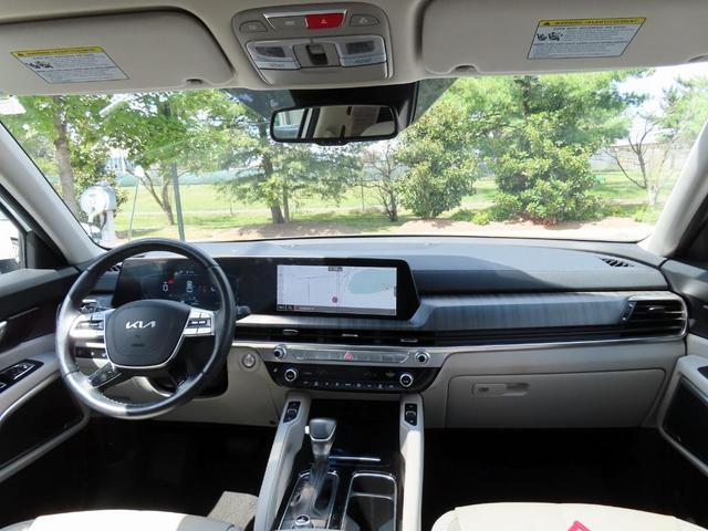 Photo of 2024 Glacial White Pearl Kia Telluride