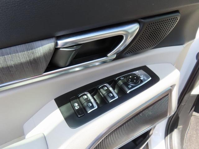Photo of 2024 Glacial White Pearl Kia Telluride