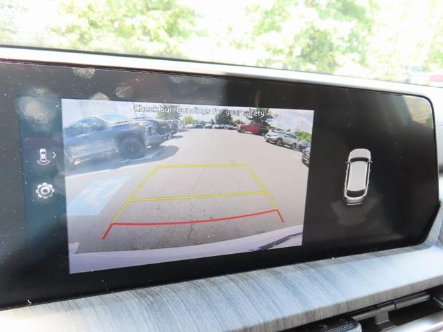 Photo of 2024 Glacial White Pearl Kia Telluride