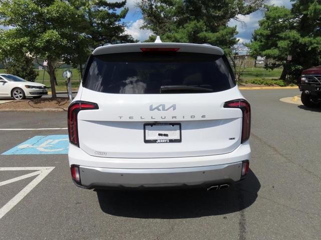 Photo of 2024 Glacial White Pearl Kia Telluride