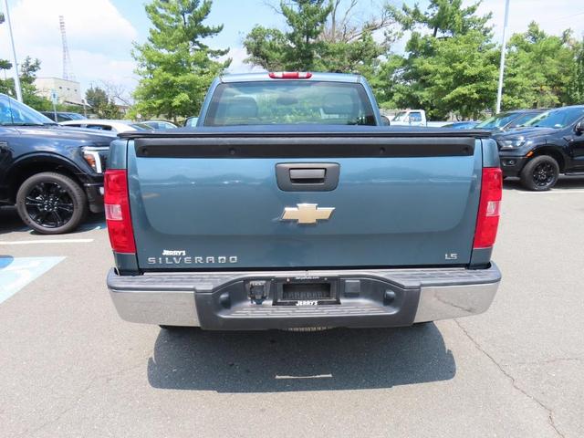 Photo of 2008 Blue Granite Metallic Chevrolet Silverado 1500